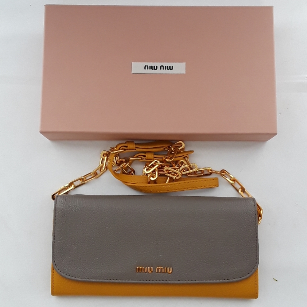 NIB Miu Miu 5M1290 Leather Crossbody bag / wallet